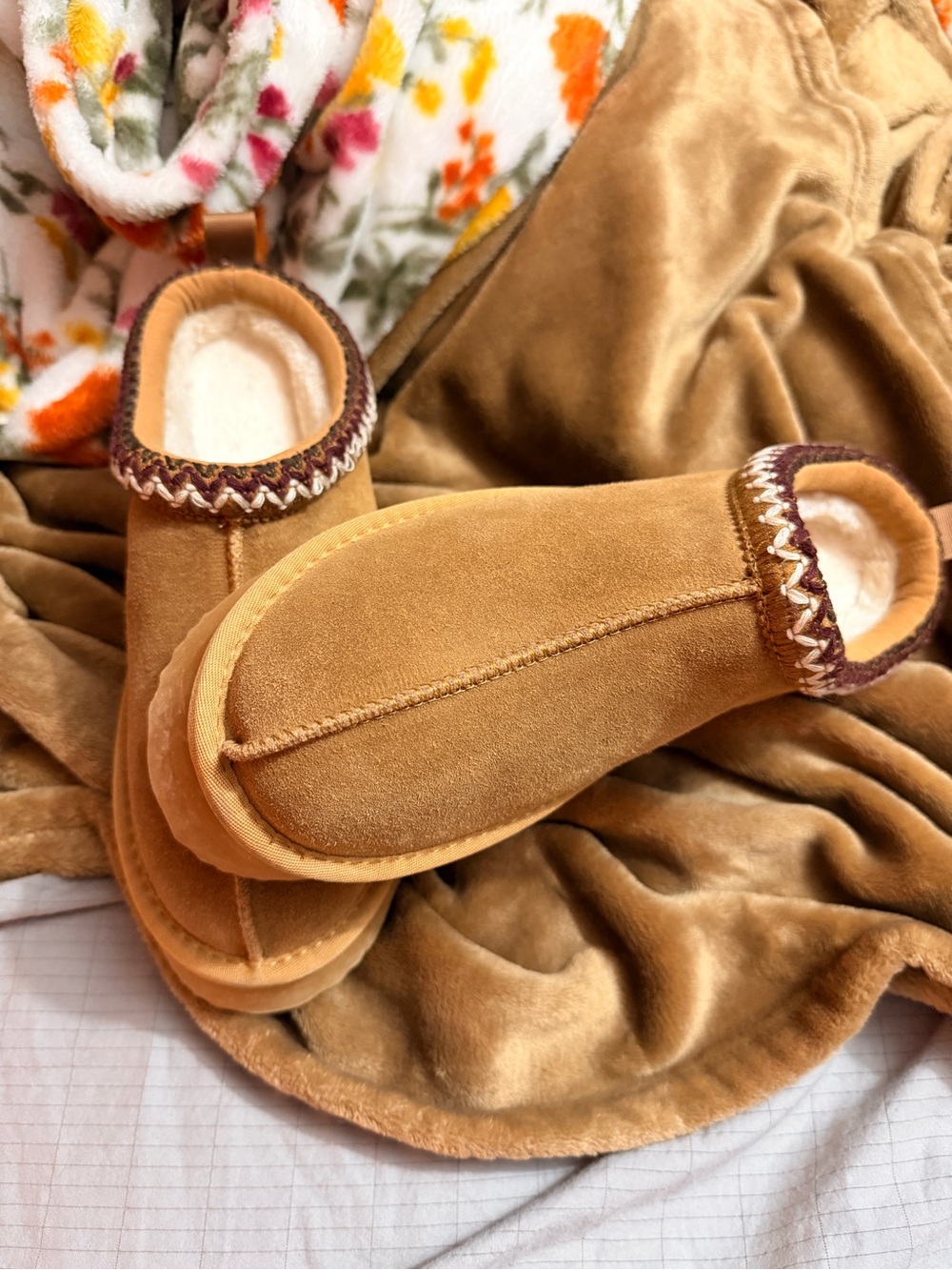 Dream Pairs Women’s Tan Suede-Look Slip-On Slippers with Braided Trim